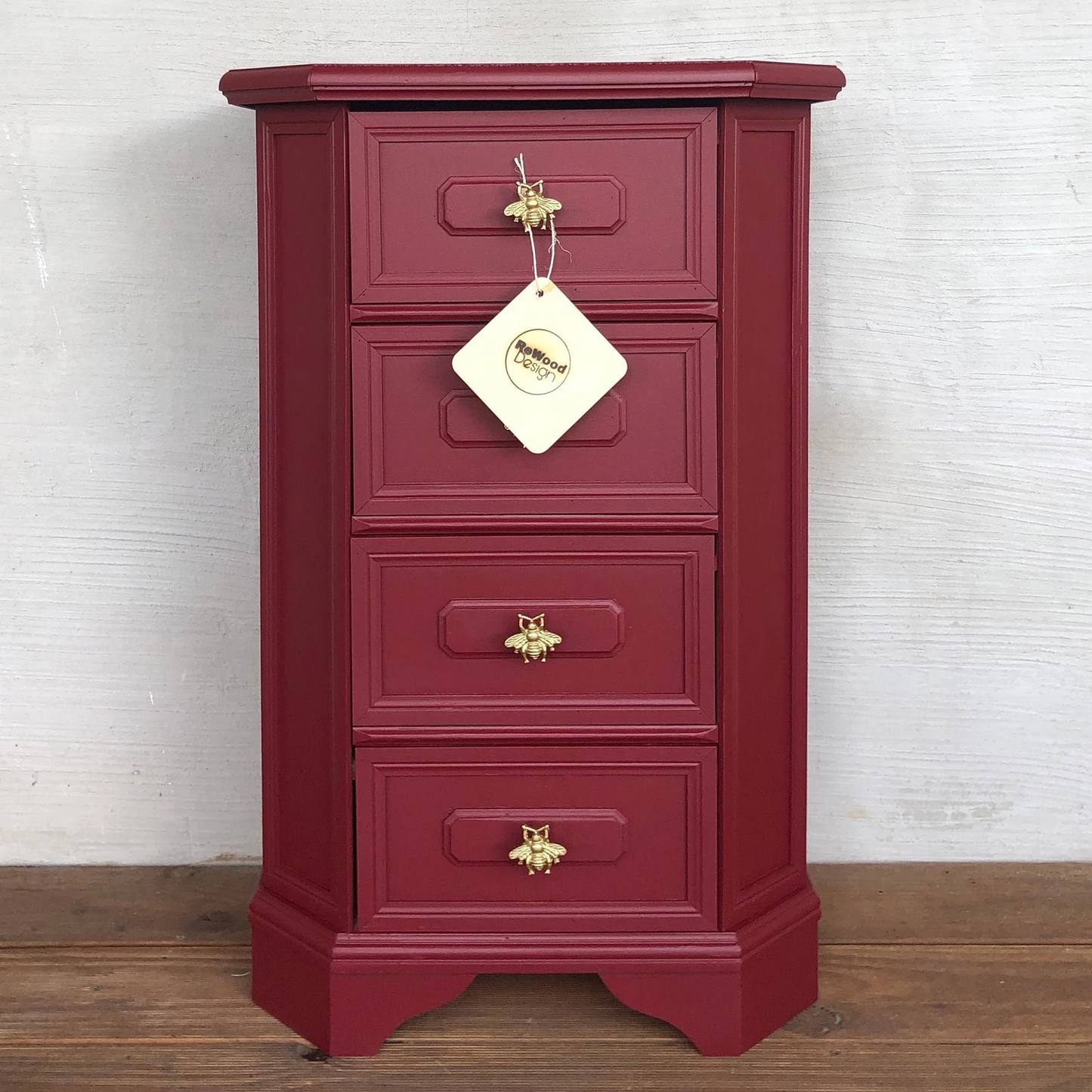 Kleiner Beistellschrank | Rot | goldene Griffe